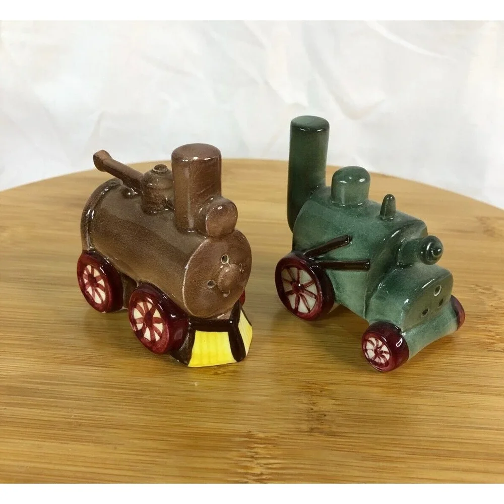 Vintage Train Engine Locomotive Salt and‎ Pepper Shakers Japan